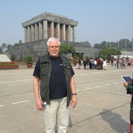 HJo Chi Minh Mausoleum