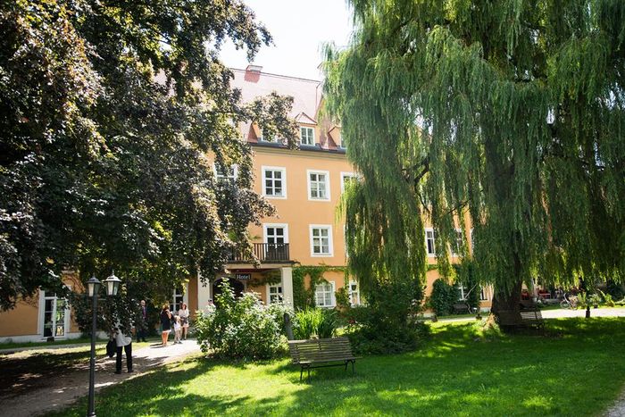 Hotel mit Garten von innen