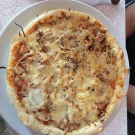 Thunfischpizza mit Zwiebeln