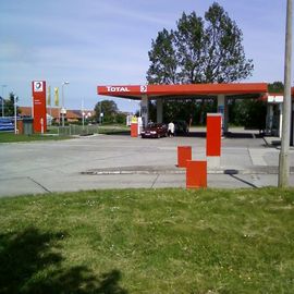 Luftsäule und Tankfeld der Station,