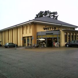 Netto Deutschland - schwarz-gelber Discounter mit dem Scottie in Ribnitz-Damgarten