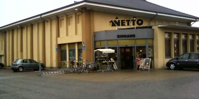 Netto Deutschland - schwarz-gelber Discounter mit dem Scottie in Ribnitz-Damgarten