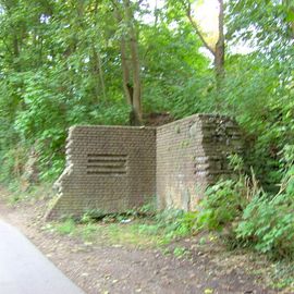 Oktober 2022.
Blick in die nahe Umgebung, wenn man zu Fuß, auf dem historischen Panoramaweg unterwegs ist.  Teile der Stadtmauer...