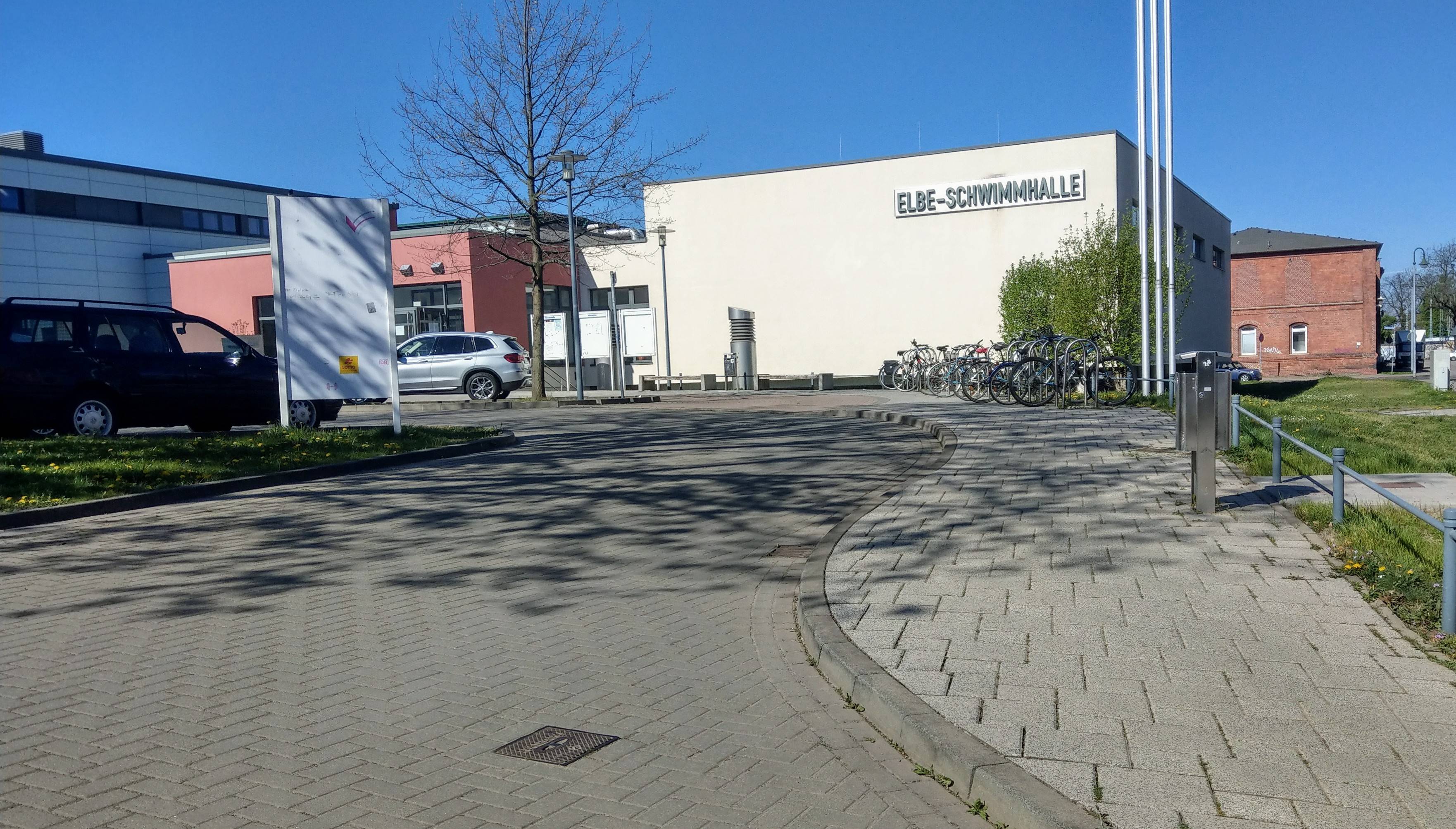 Bild 1 Elbeschwimmhalle in Magdeburg