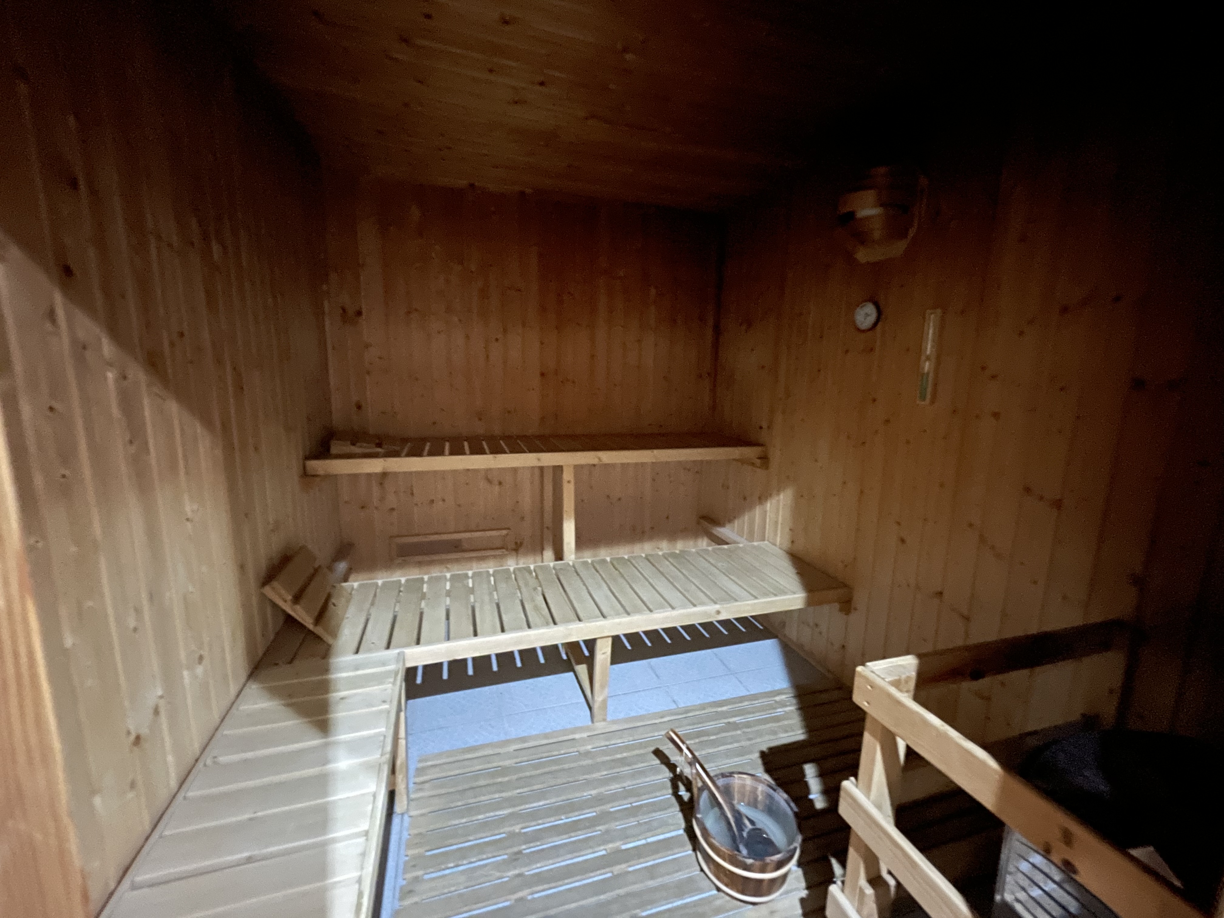 Für kältere Tage bieten wir eine Sauna