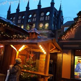 Weihnachtsmarkt vor dem Rathaus