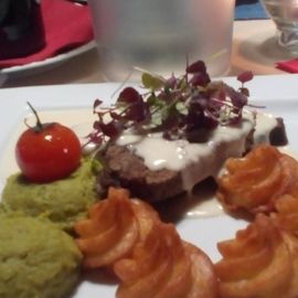 Abendessen, Tafelspitz an Meerrettichso&szlig;e , Erbsp&uuml;ree und Herzoginkartoffeln