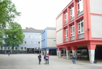 Schulhof des Max Planck Gymnasiums