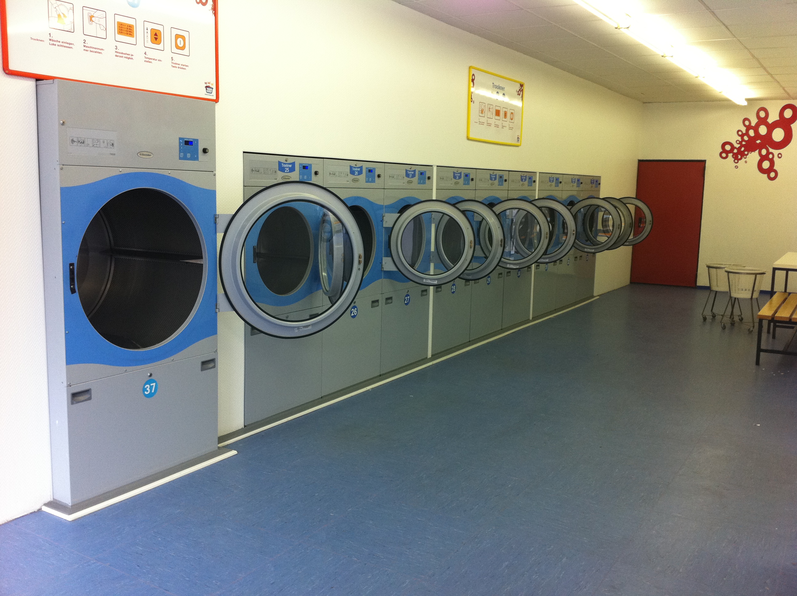 Hier sind die Mega Waschmaschinen bis zu 30 KG gehen rein