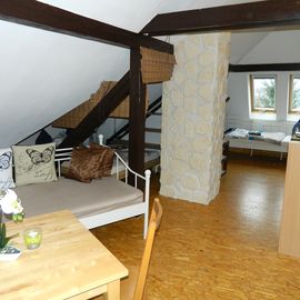 Familiezimmer bis 4 Personen mit eigener DU/WC, Fön, Handtüchern, W-Lan, Flachbild-TV und Küchenzeile 