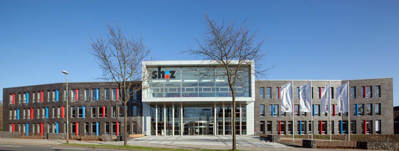 Die mh:n digital gmbh hat ihren Firmensitz im Medienhaus des Schleswig-Holsteinischen Zeitungsverlages (sh:z) in der Fördestraße 20, Flensburg.