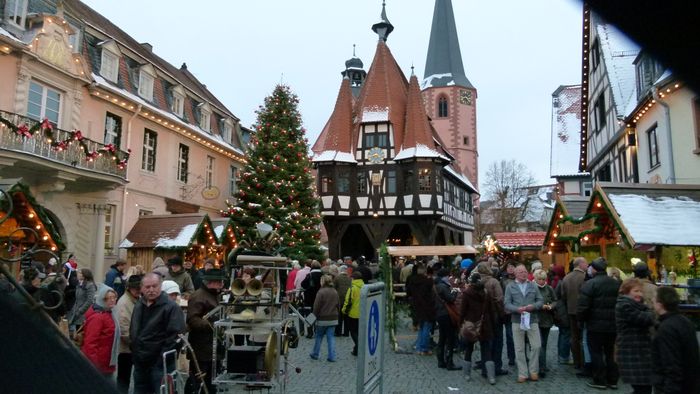 Leyhausen, Rathaus und der Weihnachtsmarkt. links vom Rathaus das ist Leyhausen
