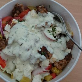 Heute: Griechischer Salat (mit Gyros und Feta) an French Dressing