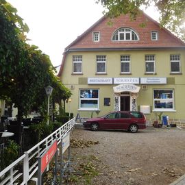 Eingangsbereich u. links der Biergarten