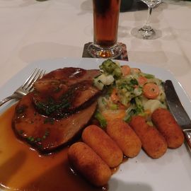 Mein Pfefferbraten mit Mischgemüse und Kroketten 