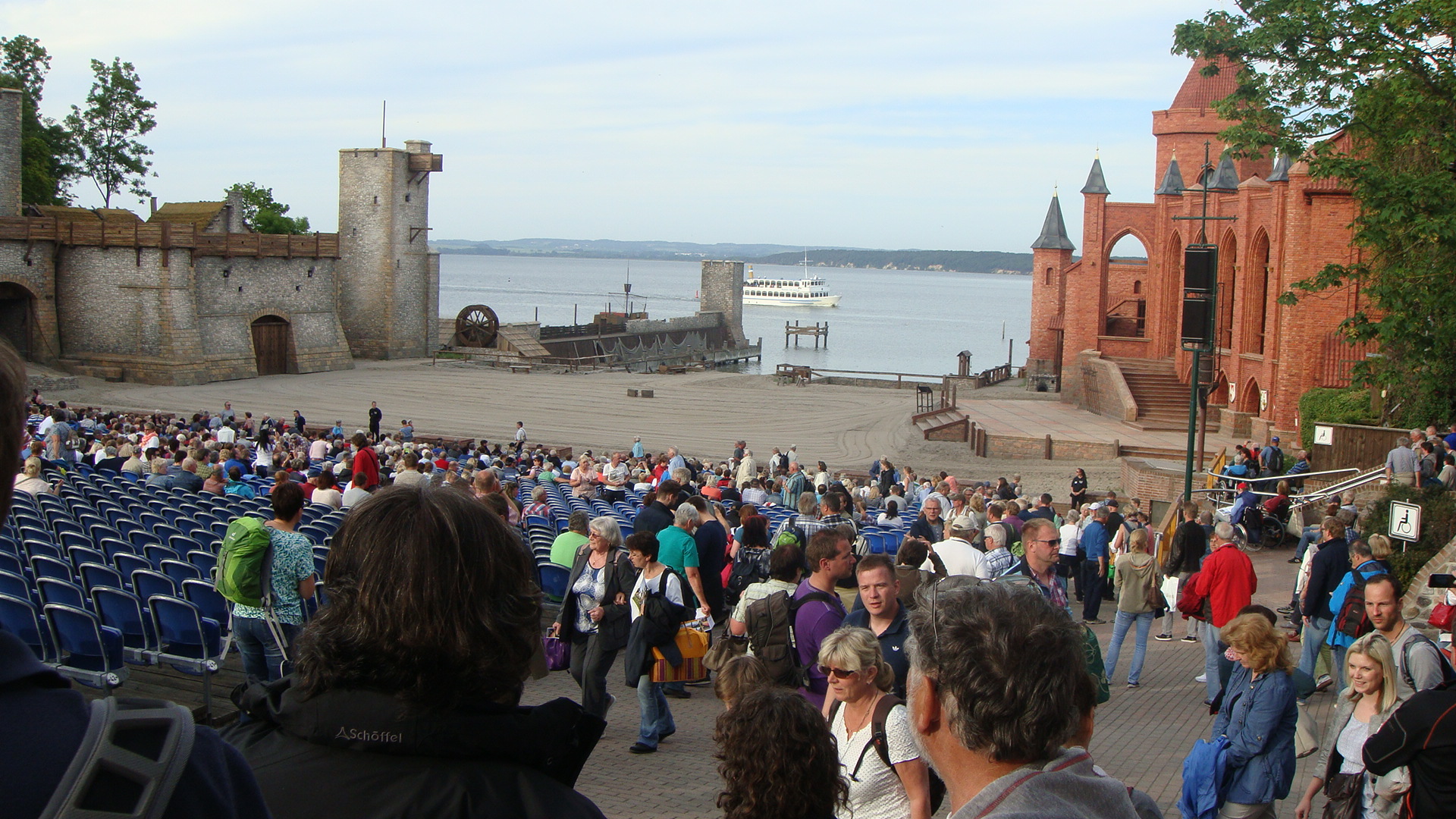 Danziger Marienburg“ und links die „Festung Visby“