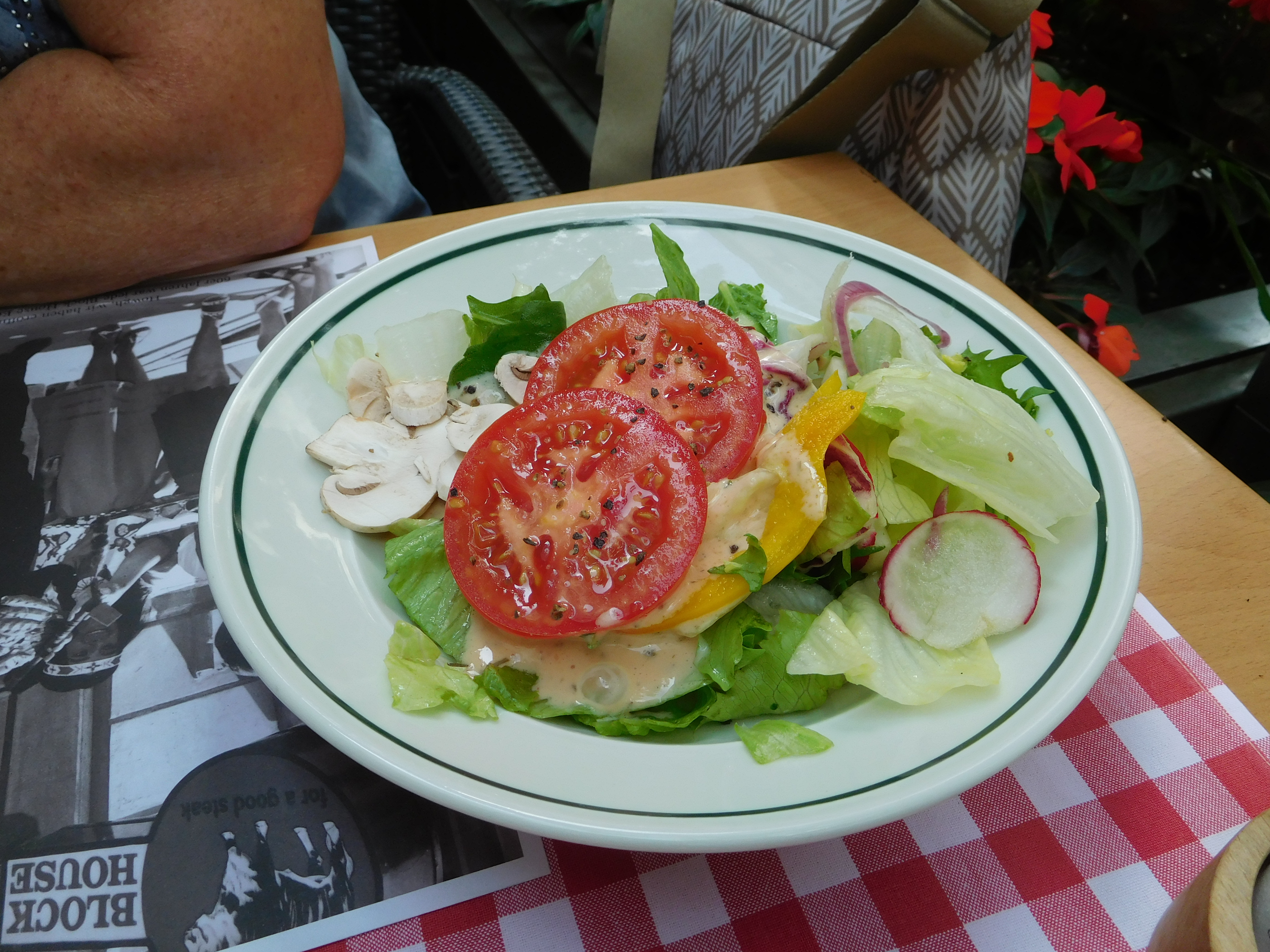 Frische Salat zur „Lunch Time“