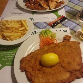 Ein Grillteller und ein Riesenschnitzel. Das war ein Foto vom Februar 2014.