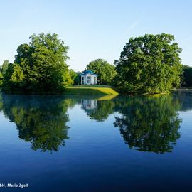 Der historische und älteste Park Kassels liegt eingebettet zwischen Rosenhang und Fulda  und ist eine wunderbar freimütige Oase mitten in der Stadt.