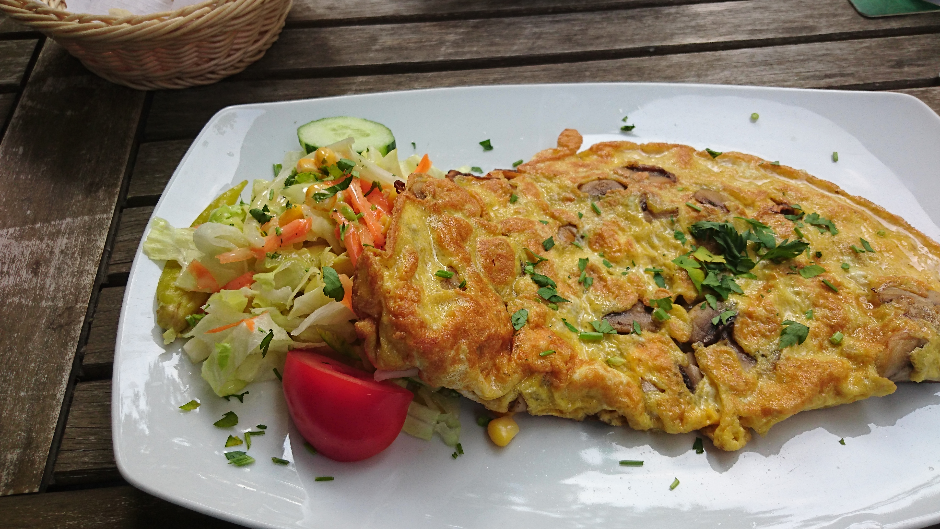 19. Omelett al Funghi 7,50
mit Champignons und Salatbeilage