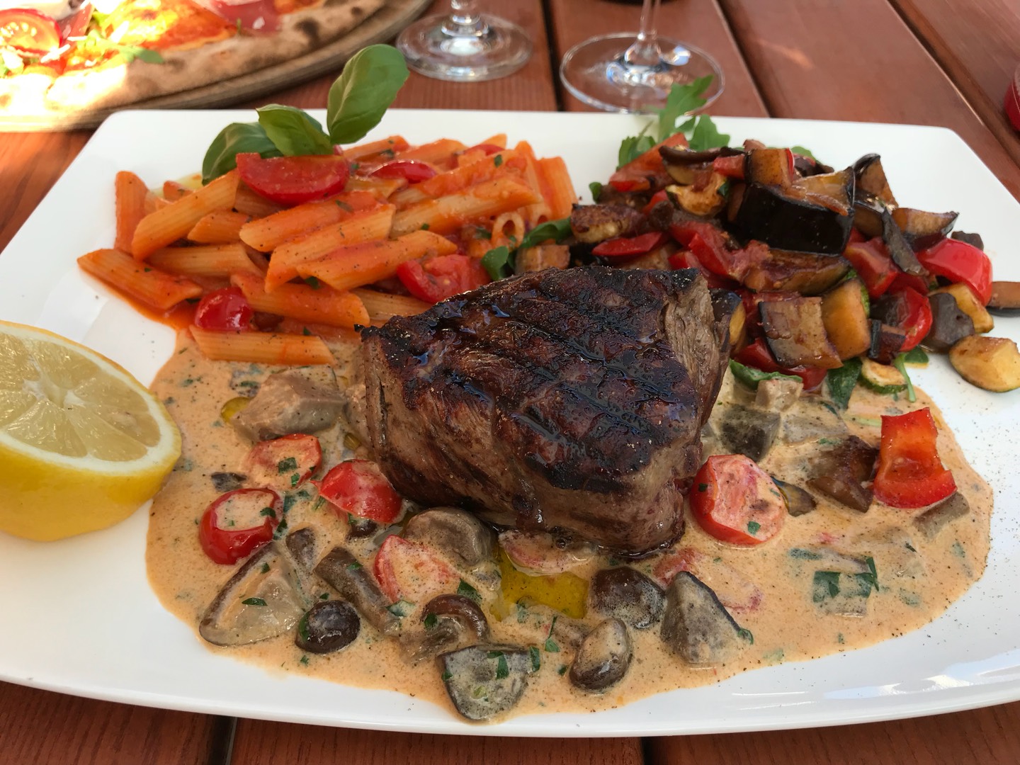 Filetsteak mit Gemüse und Pasta (individuell auf Wunsch)