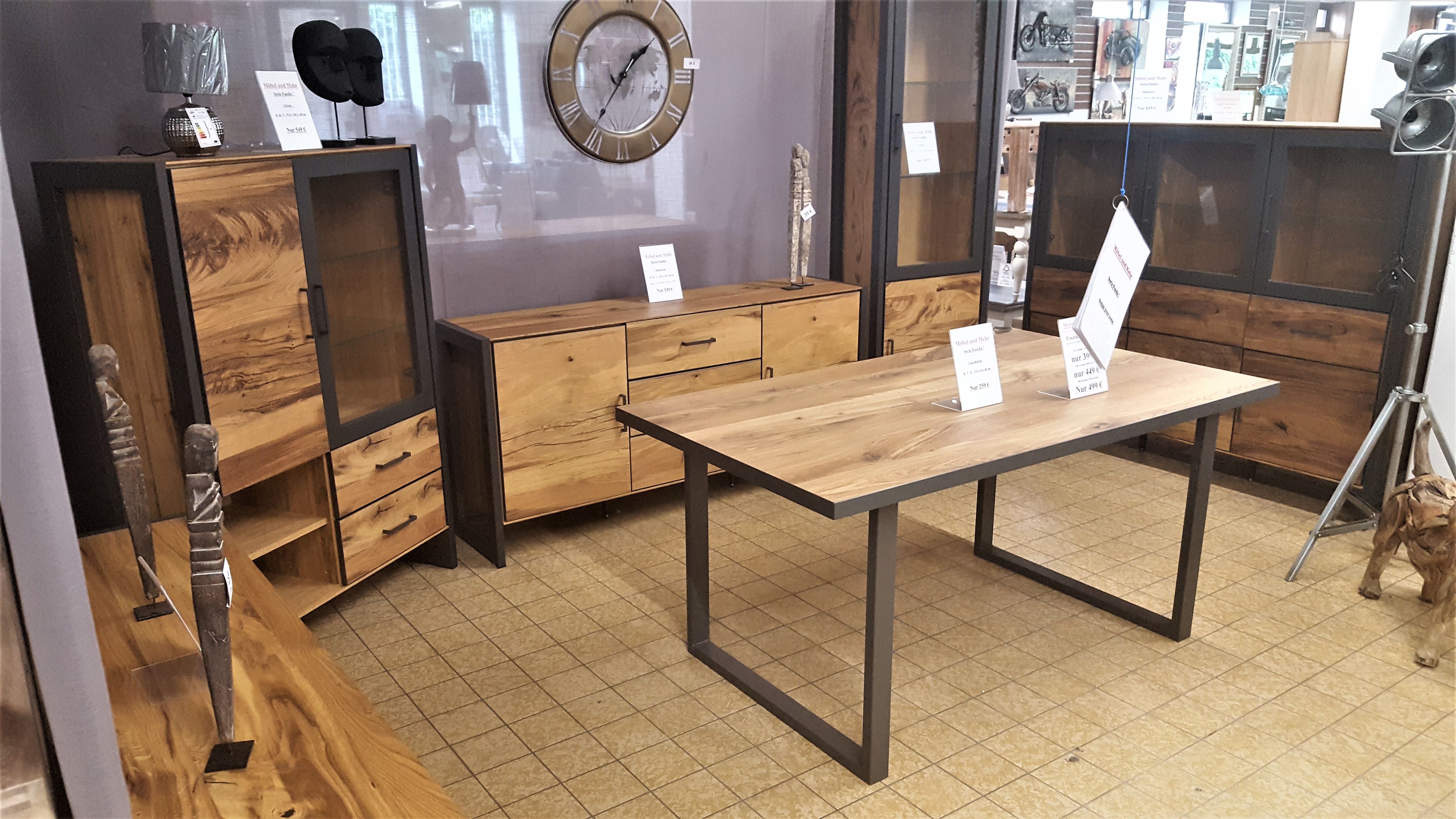 Funda Design Möbel mit Metallverarbeitung für Wohn/Esszimmer
