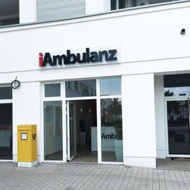 Außenansicht des iAmbulanz Stores in Köln.