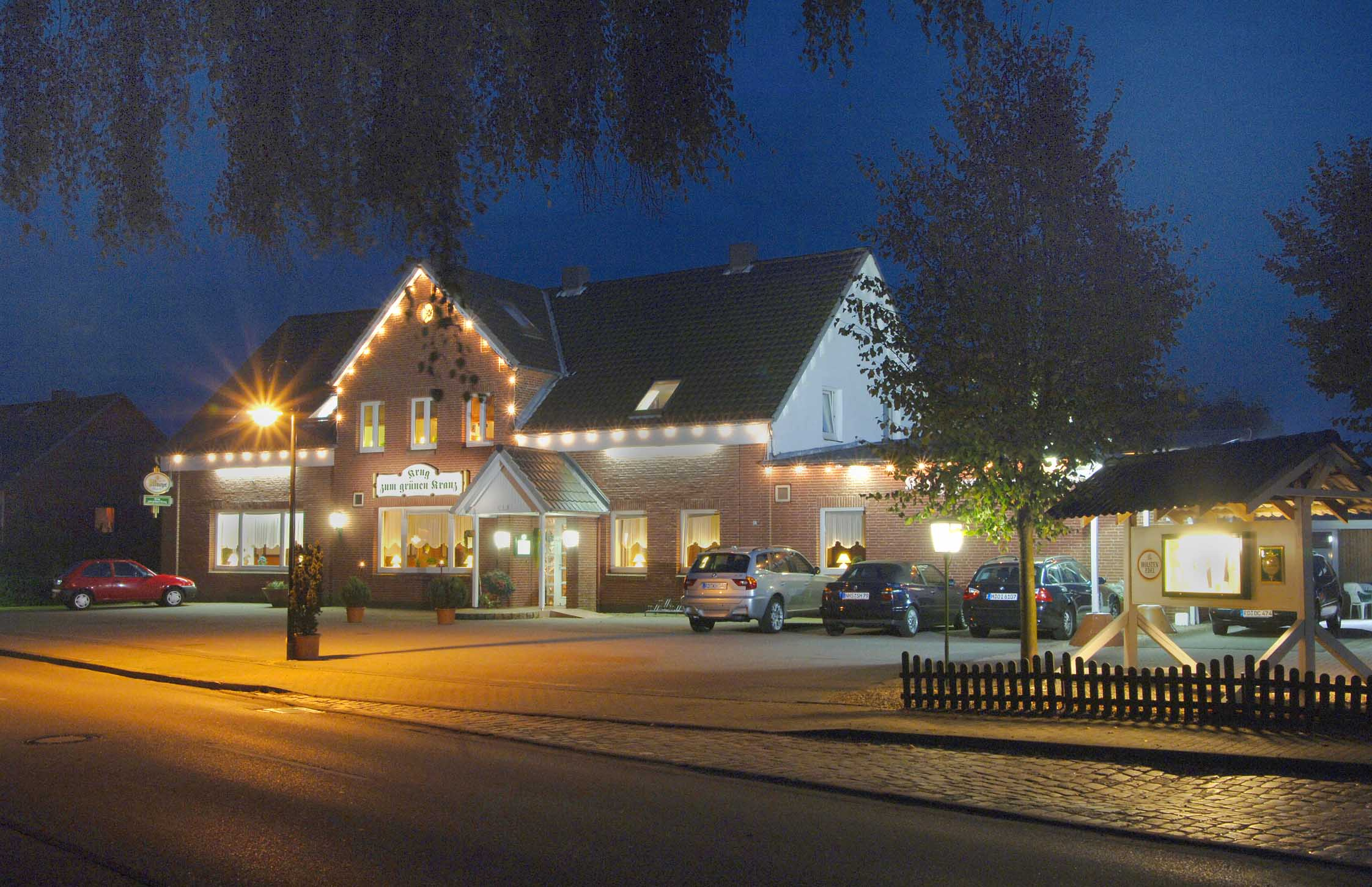 Bild 1 Krug zum grünen Kranz In. Hartwig Stieper in Schülp b. Nortorf