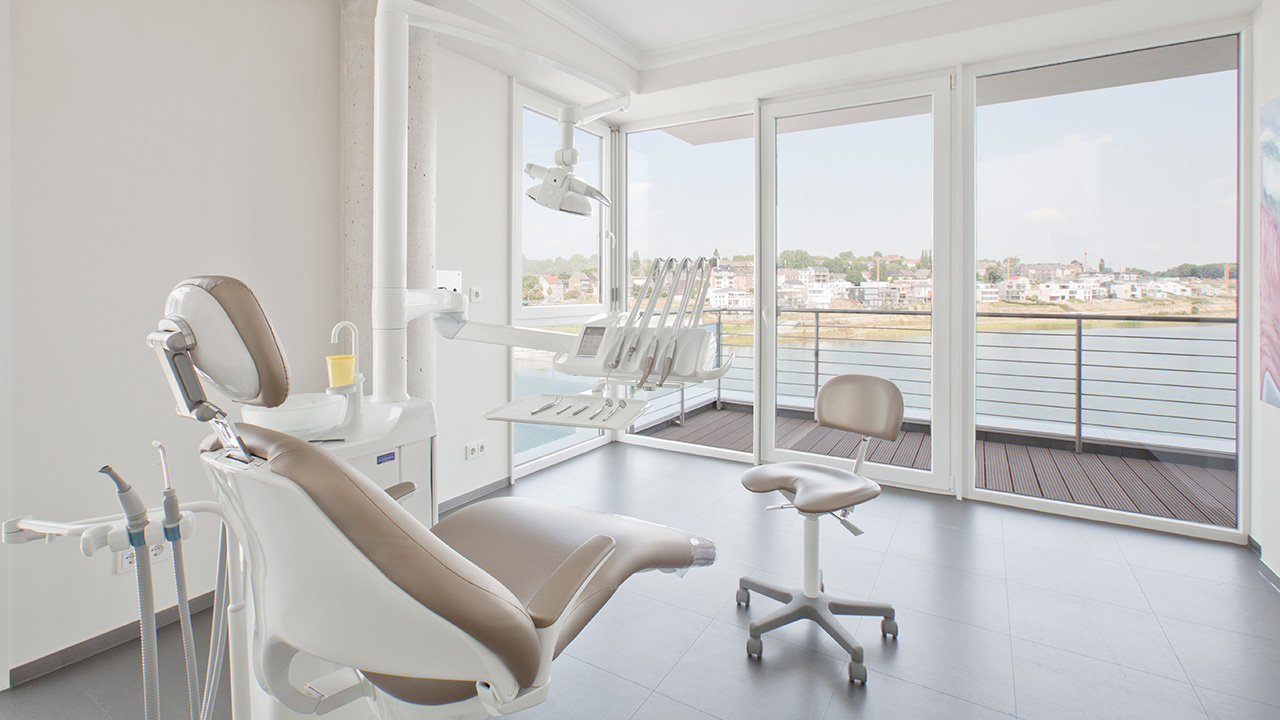 Zahnarzt Dortmund - Behandlungsraum mit Aussicht
