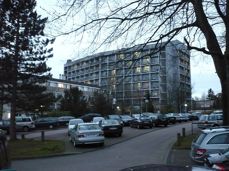 Luisenhospital mit Parkplatz