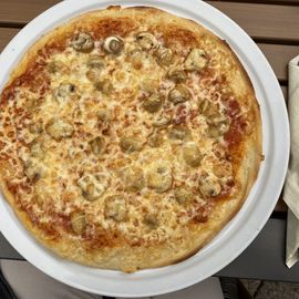 Pizza mit frischen Pilze