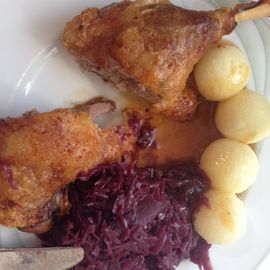 Mittagstisch

Ente mit Rotkohl und Klöse, 7,30 €