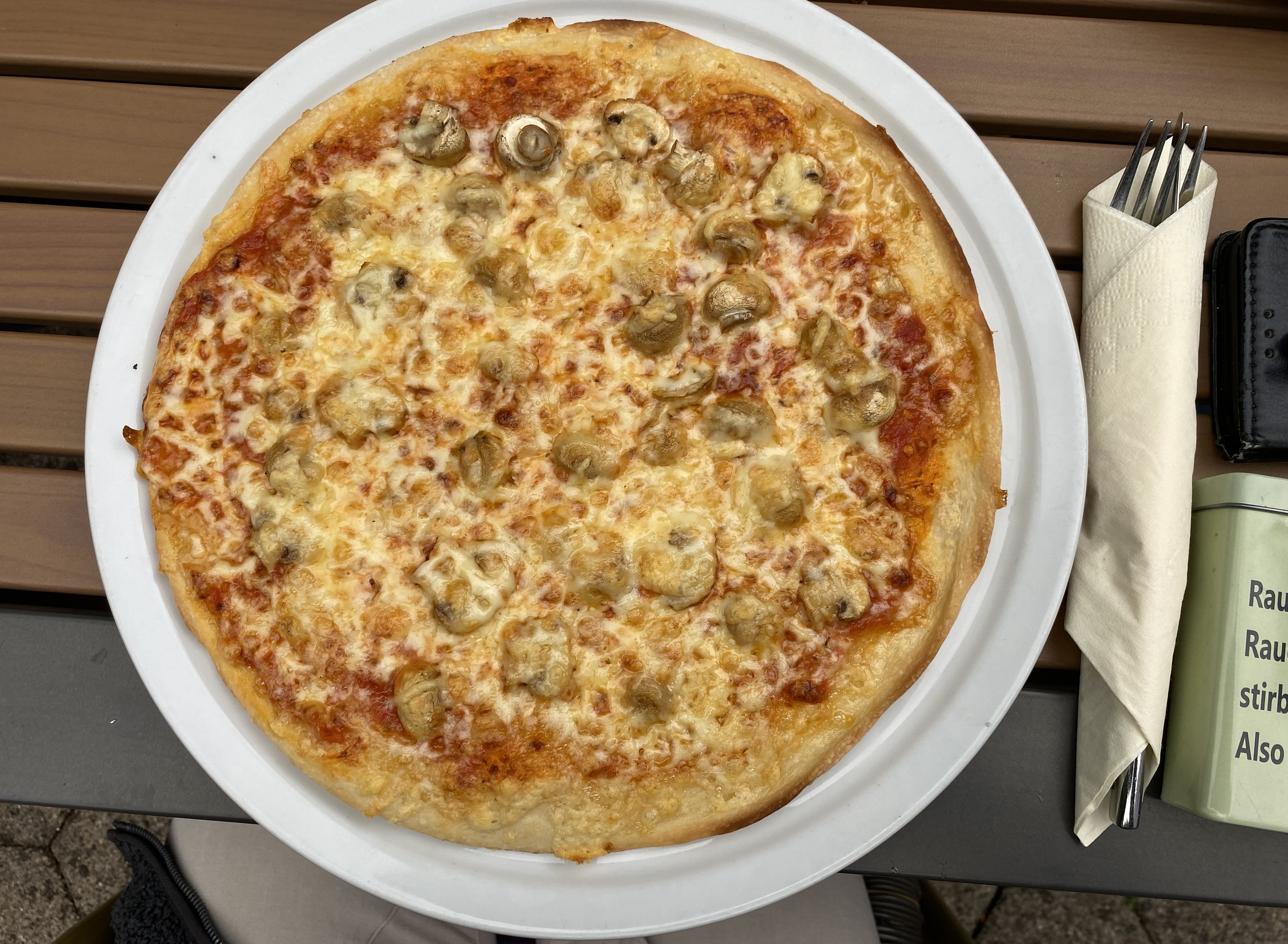 Pizza mit frischen Pilze