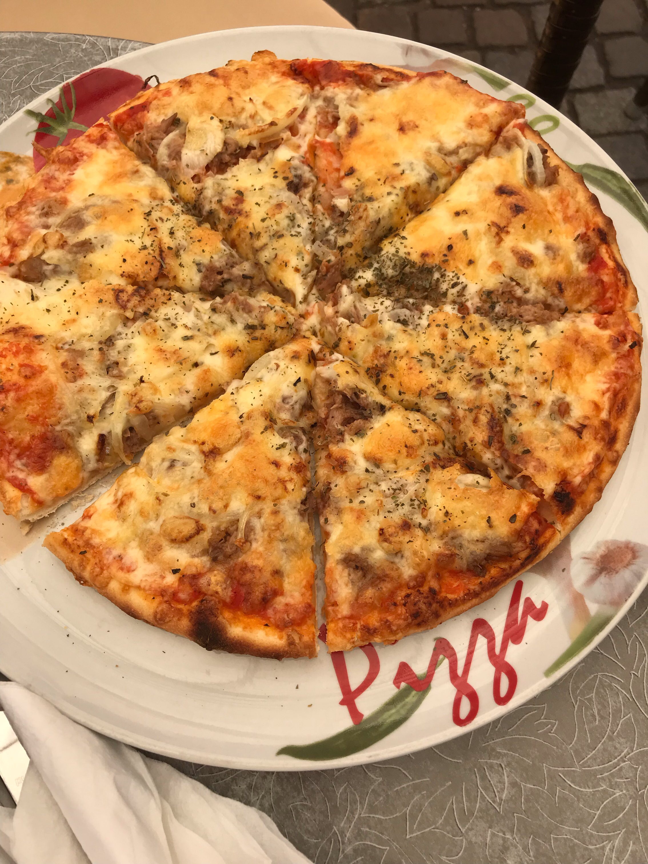 Pizza Tonno 8,40€