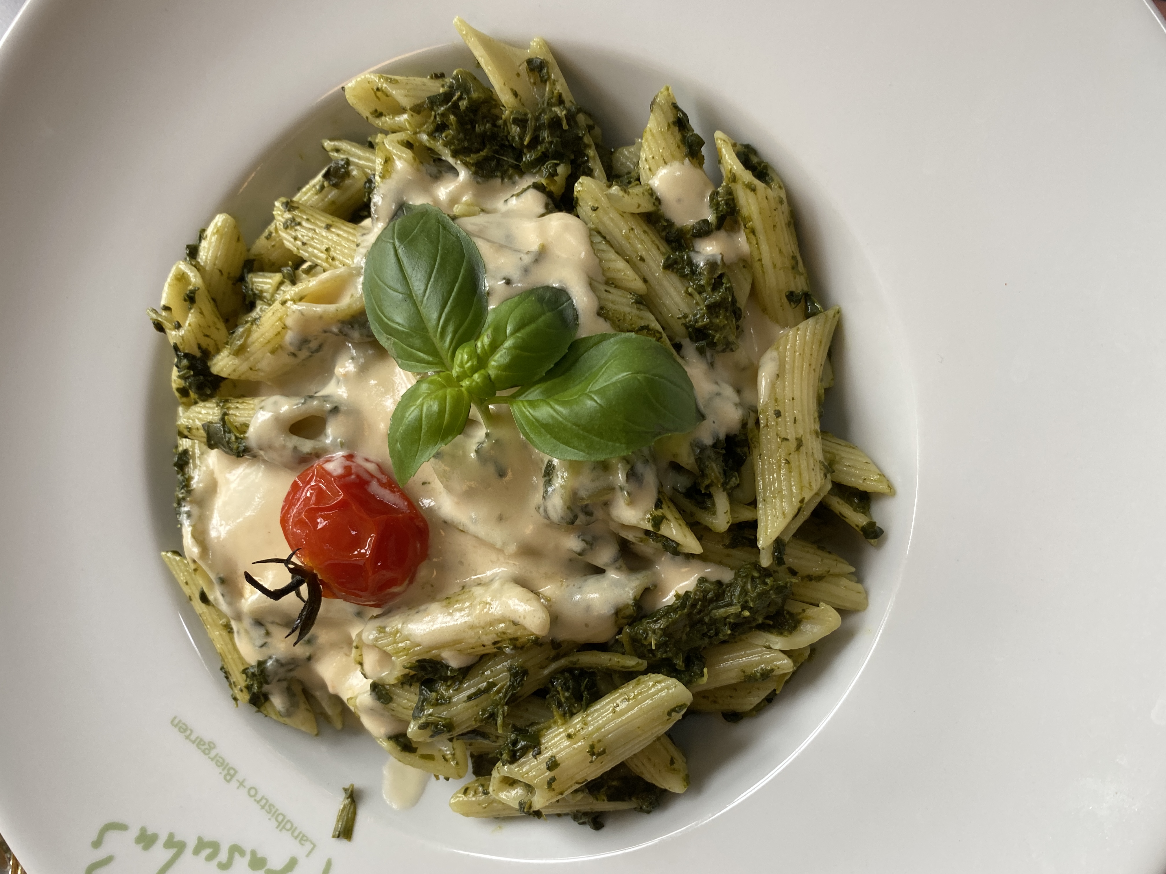 Penne mit Gorgonzola und Spinat - 11,90 €