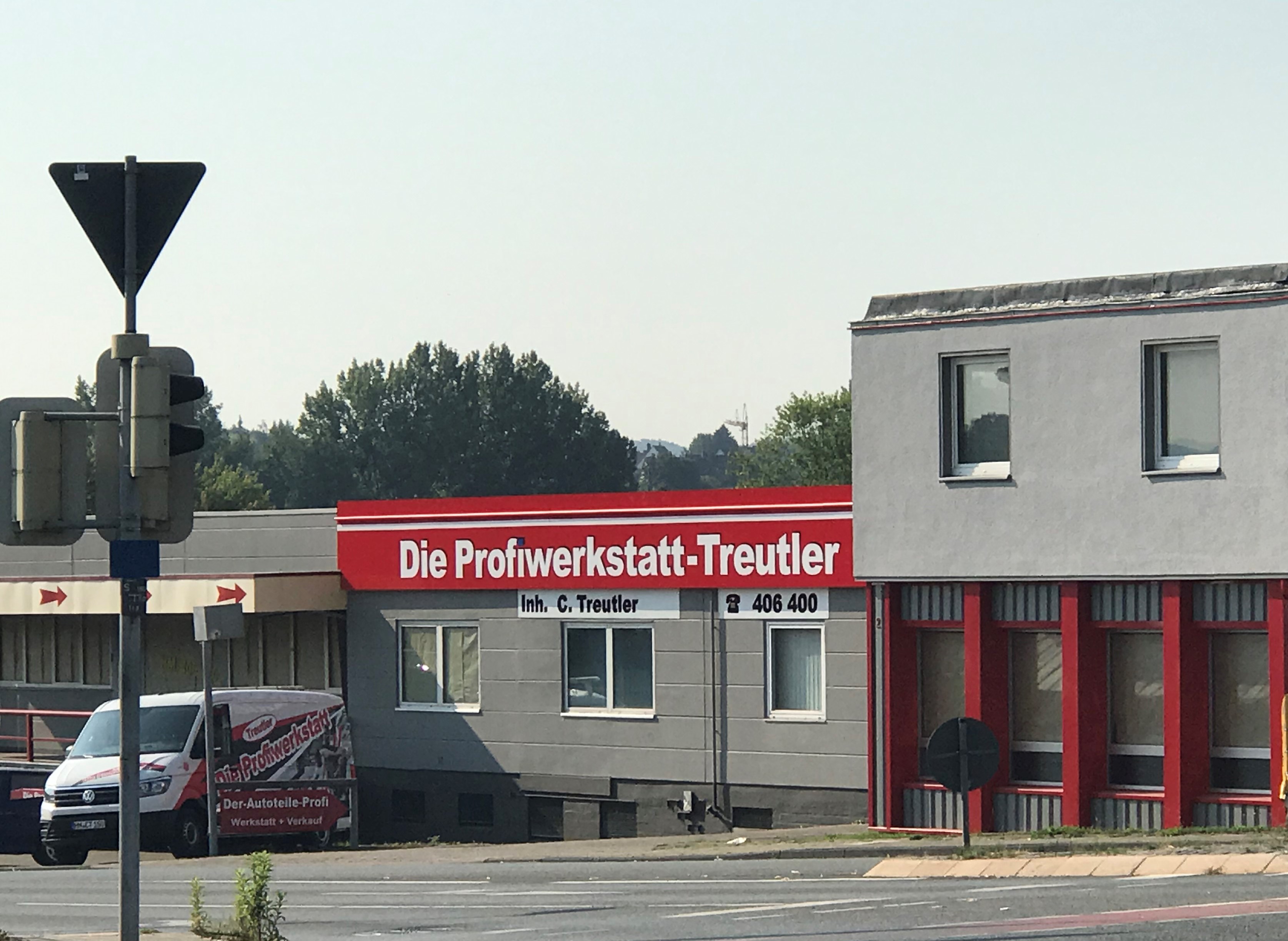 Bild 1 Autowerkstatt und Autoteile-Profi Christian Treutler in Hameln