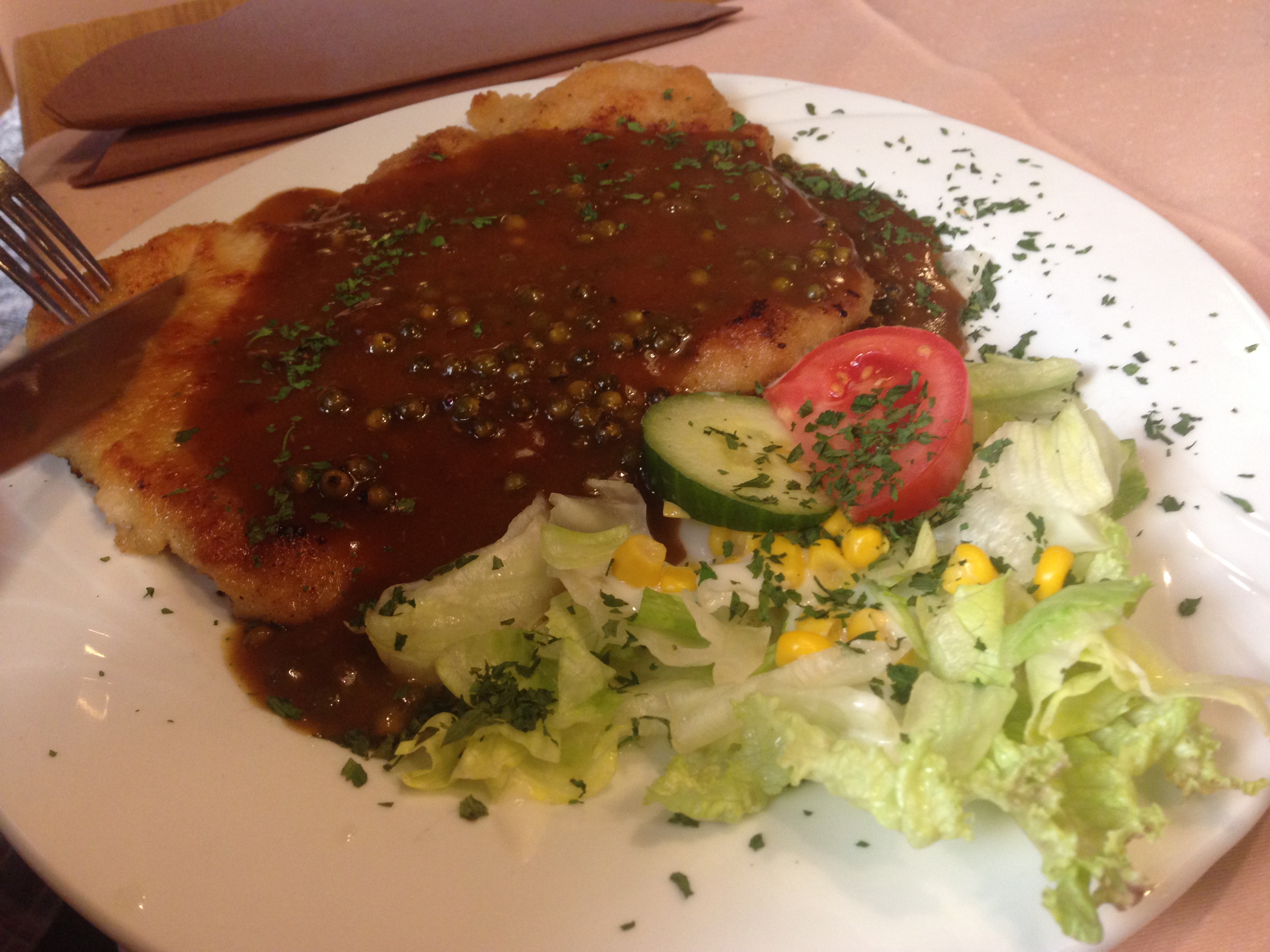 Schnitzel mit Pfefferrahmsauce und (extra) Bratkartoffeln