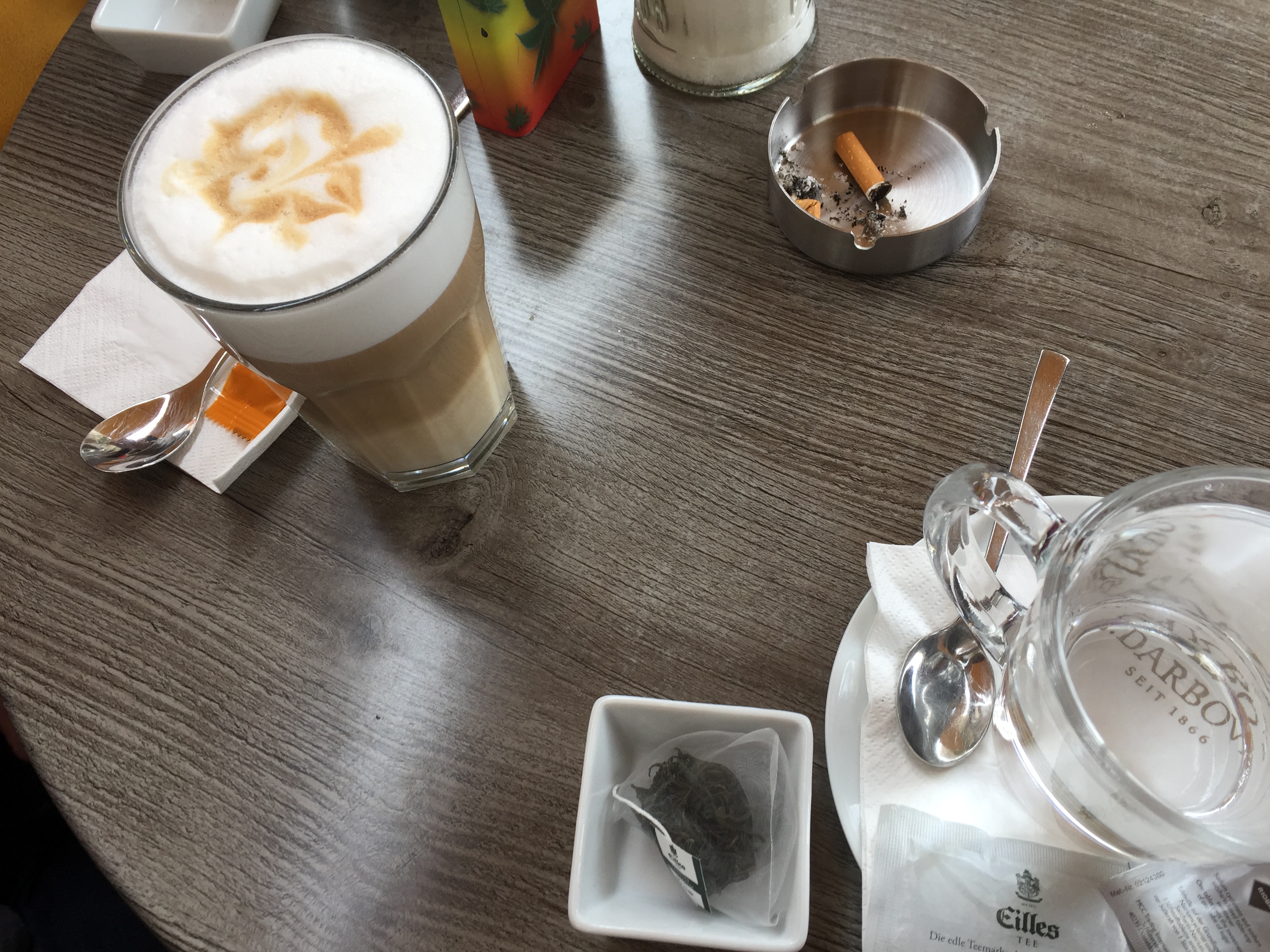 Café Latte und Tee