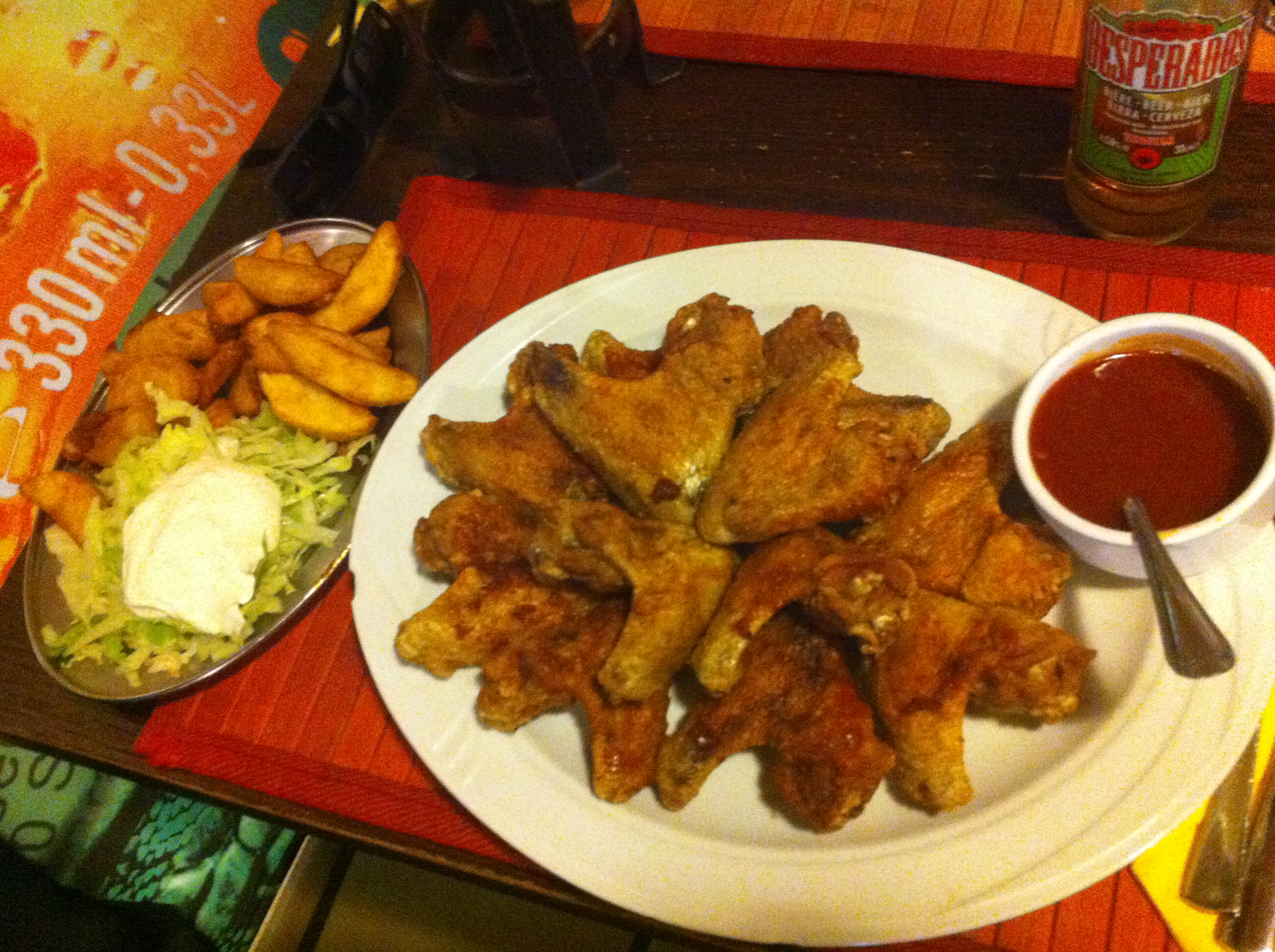 Chicken Wings, auch leicht scharf und lecker.