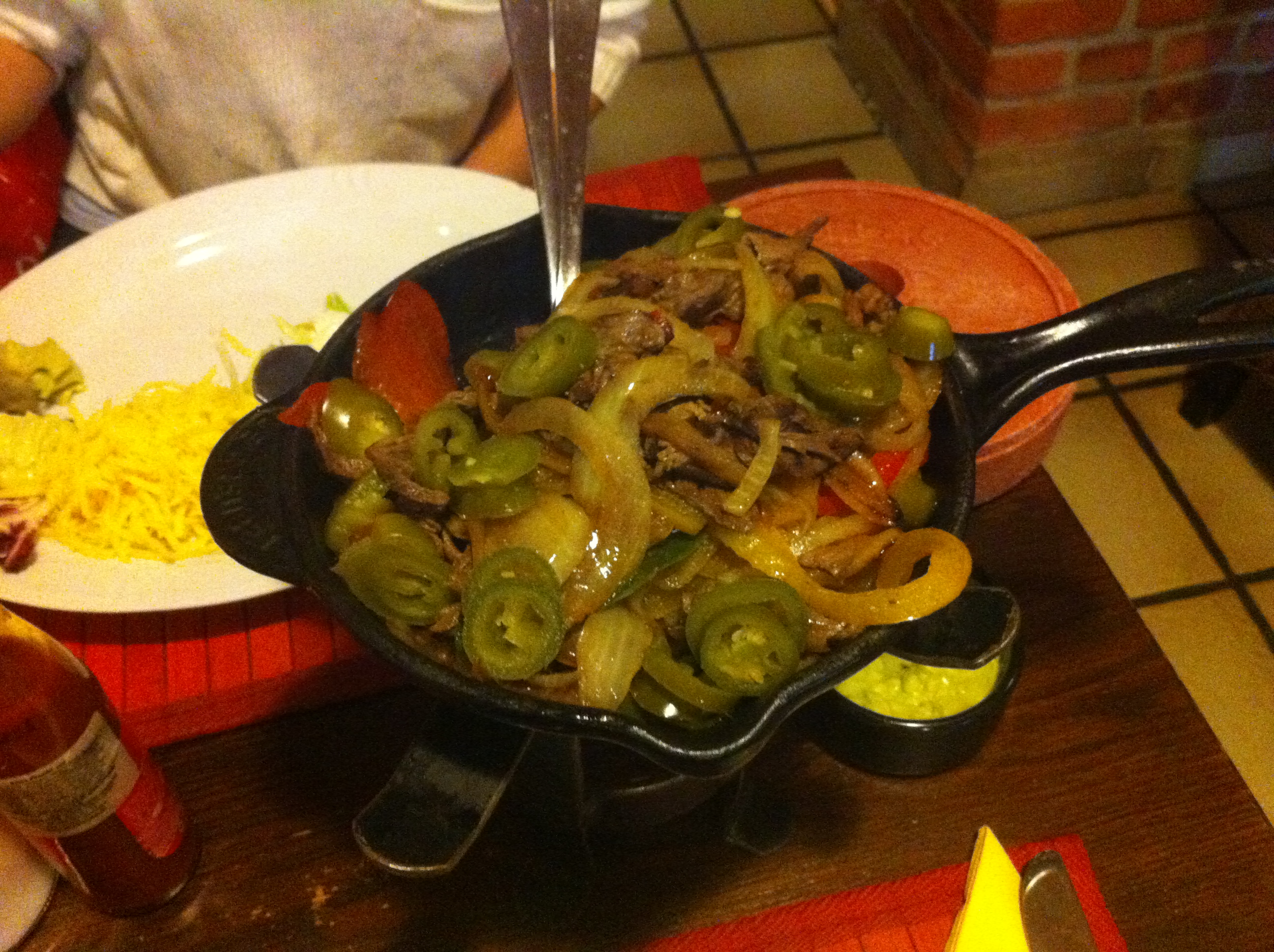 Fajita mit Rindfleisch mit Gem&uuml;se und Japalenos  zum selber bef&uuml;llen.