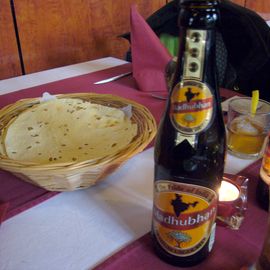 Papadam und indisches Bier