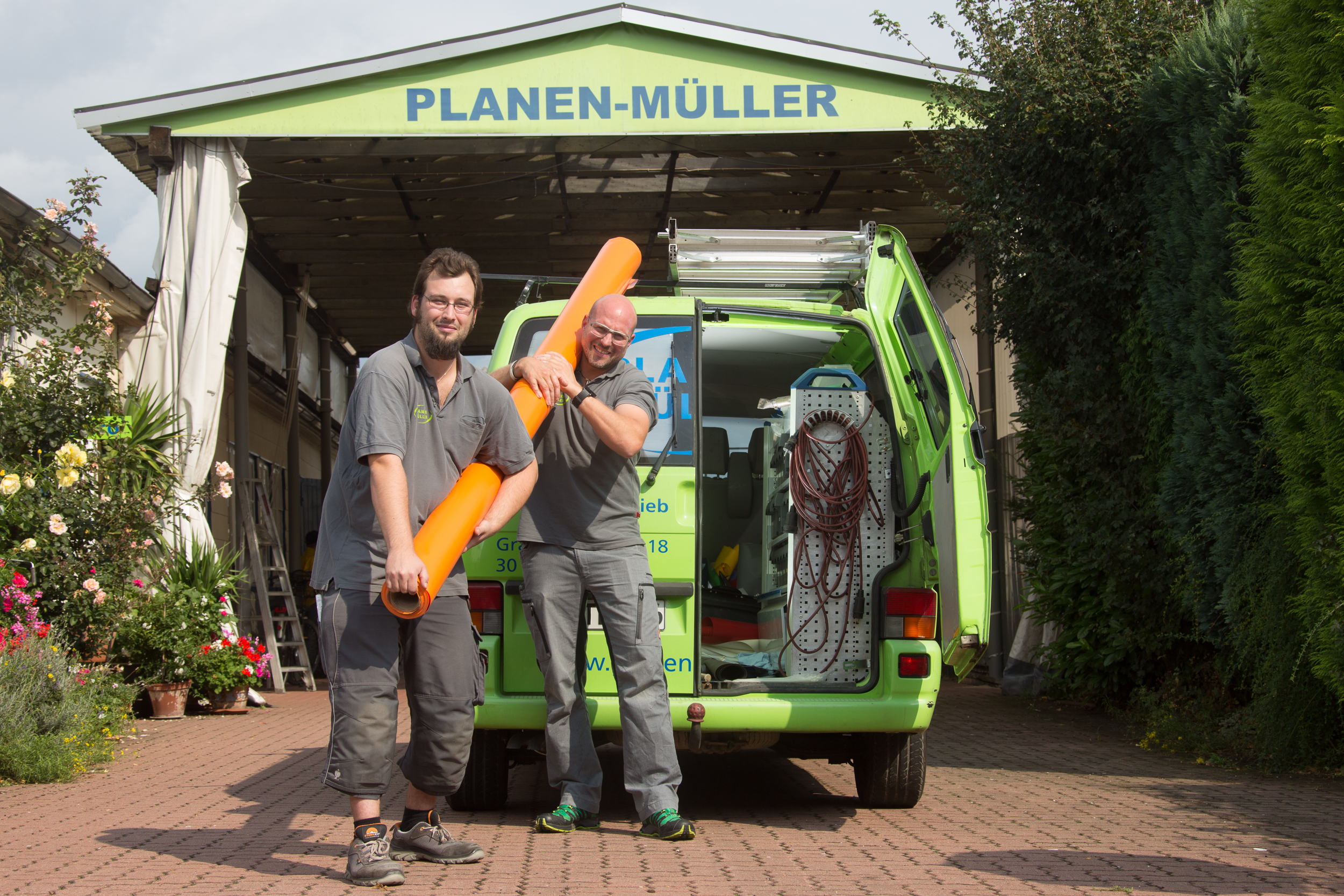 Mitarbeiter der PLANEN-MÜLLER GmbH in Aktion