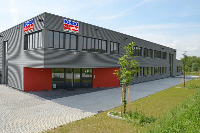 Seit 2012 arbeiten wir in unserem modernen Firmengebäude im Gewerbegebiet Kelheim-Münster.