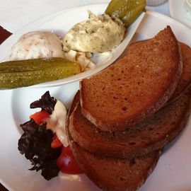 Röstbrot mit Knoblauchschmalz