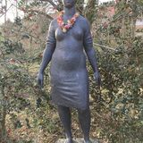 »Trümmerfrau (Aufbauhelferin)« Bronzeplastik von Eberhard Bachmann in Berlin