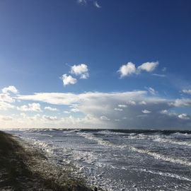 Frischer Wund und überspülter Strand ...