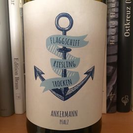 &raquo;Hanno Ankermann macht keine Weine; er kauft sie. Er hat langj&auml;hrige Erfahrung in der Weinwirtschaft, jede Menge Kontakte und das untr&uuml;gliche Gesp&uuml;r f&uuml;r Qualit&auml;t. Zusammen mit Vicampo hat er exklusiv seine Flaggschiff-Linie herausgebracht und daf&uuml;r hochwertige Gew&auml;chse .....&laquo; 