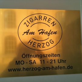 Zigarren Herzog am Hafen in Berlin