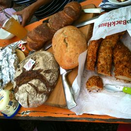 Gutes Bier und das beste Brot der Stadt - Picknick im Eschenbr&auml;u-Biergarten ...
