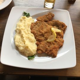 Kalbsschnitzel mit Püree..
